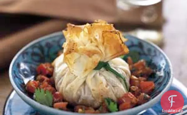 Shrimp Phyllo Geldbörsen mit Tomaten Chermoula Sauce