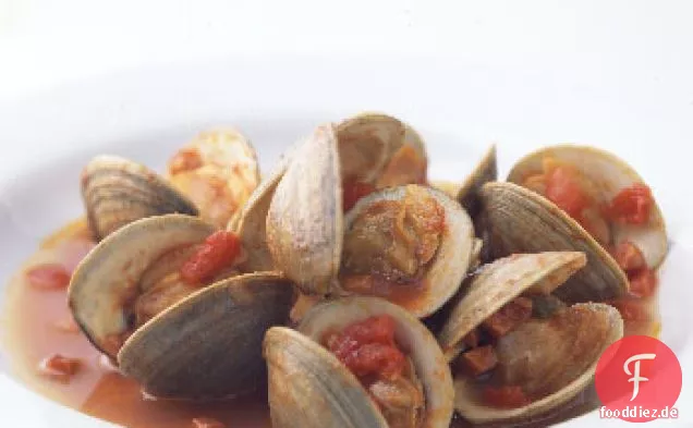 Muscheln und Chorizo mit Tomaten und Knoblauch