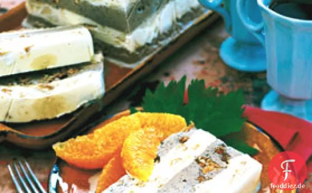 Kaffee und Turron Eistorte mit Honig-Brandy Orangen