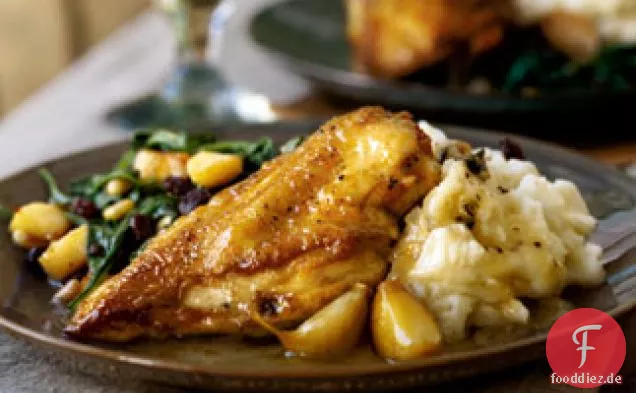 Geschmortes Huhn mit Knoblauch und Weißwein
