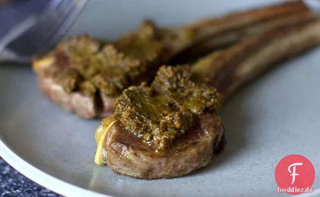 Lammkoteletts Mit Pistazien-Tapenade