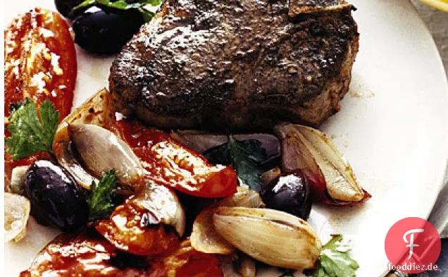 Lammkoteletts mit Tomaten und Oliven