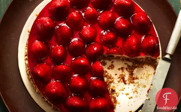 Retro Erdbeeren-und-Sahne-Brezel-Torte