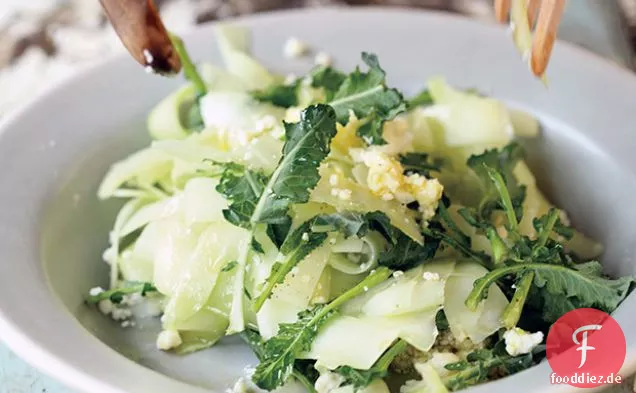 Rasierter Brokkoli-Stielsalat mit Limette & Cotija