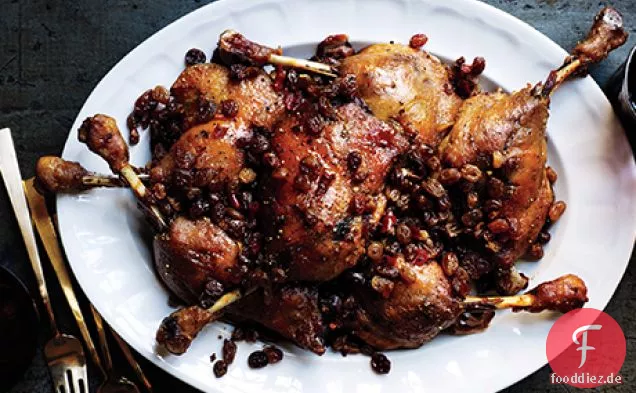 Entenconfit mit würzig eingelegten Rosinen