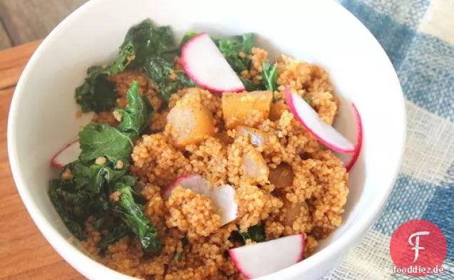 Make-Ahead-Harissa-Couscous Mit Birne, Grünkohl, Zitrone