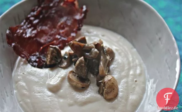 Rauchige Blumenkohlsuppe mit Waldpilzen und Schinkenchips