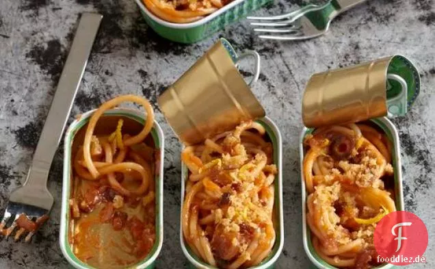 Spaghetti mit Orangen, Datteln und Sardellen Aus 'Pasta Modern