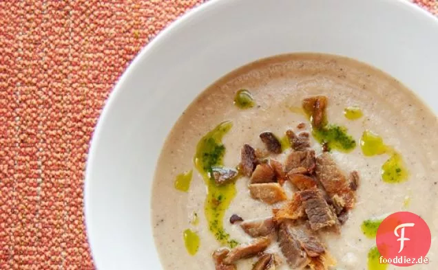 Geröstete Blumenkohlsuppe mit Speck und Petersilienöl