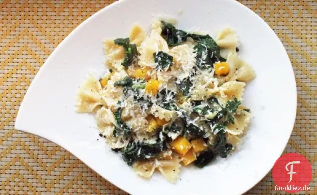 Skillet Kale und Kürbis Pasta