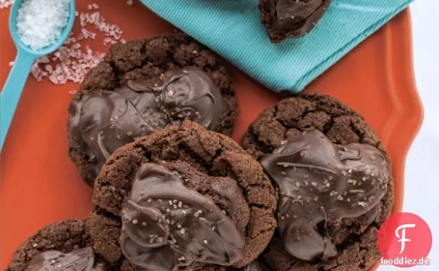 Gesalzene dreifache Schokoladen-Brownie-Teig-Kekse