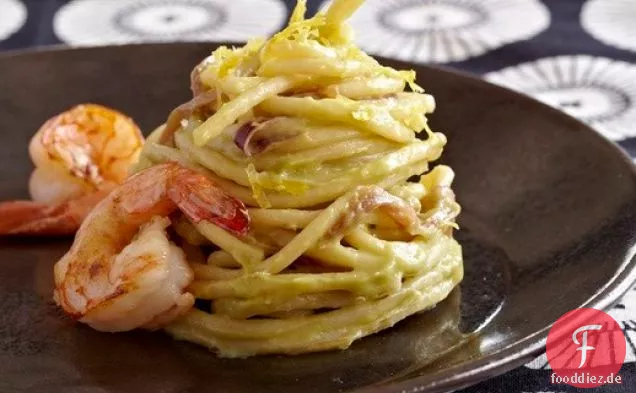Zitronen-Avocado-Spaghetti mit Garnelen aus 'Pasta Modern