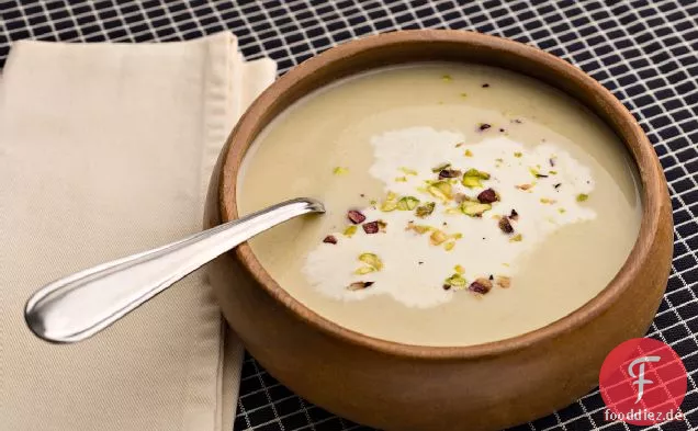 Cremige Sellerie-Suppe mit Pistazien
