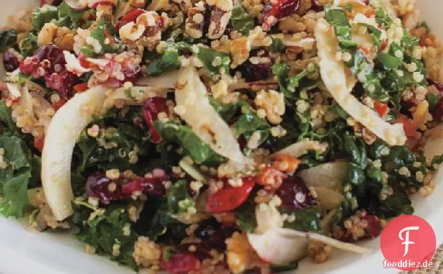 Gerösteter Knoblauch Kale & Quinoa Salat mit Preiselbeeren Rezept