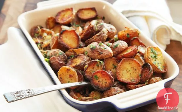 Ultra-Knusprige Neue Kartoffeln Mit Knoblauch, Kräutern und Zitrone