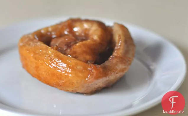 Einfache Karamell Apfel klebrige Brötchen