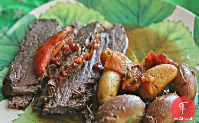 Tangy Slow Cooker Brisket Mit Kartoffeln und Paprika