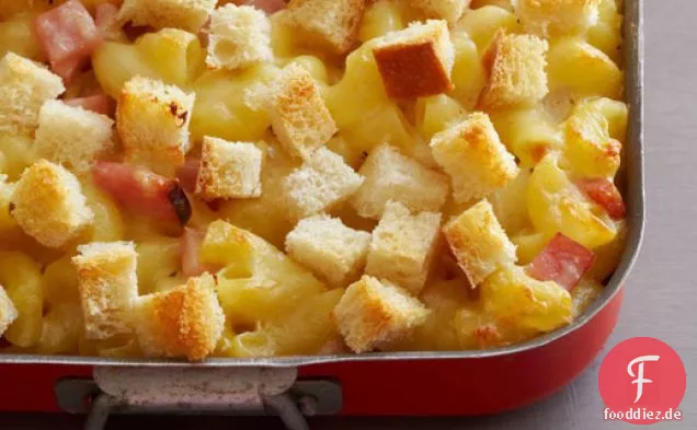 Gruyère und Emmentaler Makkaroni mit Schinken und Sauerteigwürfel aus 'Schmelze: Die Kunst der Makkaroni und Käse