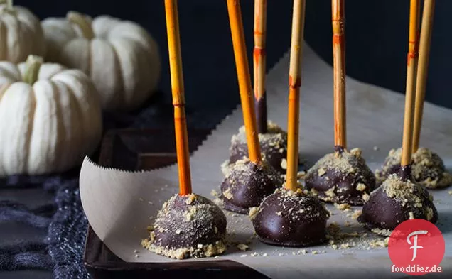 Mit Schokolade überzogene Kürbis-Käsekuchen-Pops