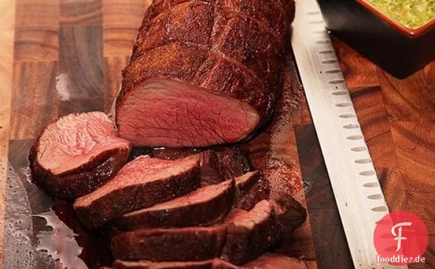 Ancho-geriebenes Bisonfilet mit würziger Koriandersauce