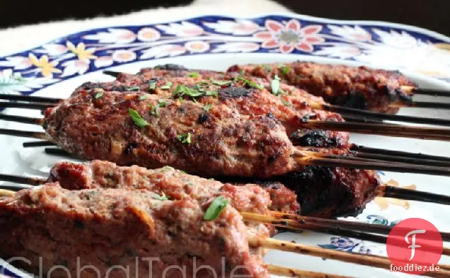 Aserbaidschanisches gegrilltes, gemahlenes Lamm (Lyulya Kabob)