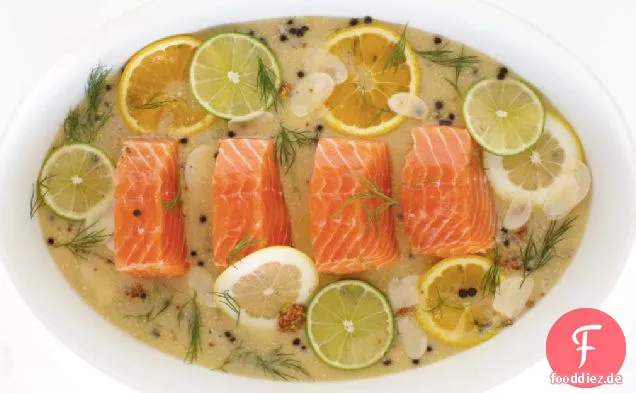 Zitrus-pochierter Lachs mit Dijon-Senf-Sauce Rezept