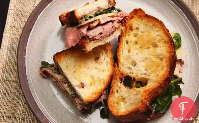 Übrig gebliebene Lammsandwiches mit Tapenade Mayo, Brunnenkresse und Caciocavallo-Käse