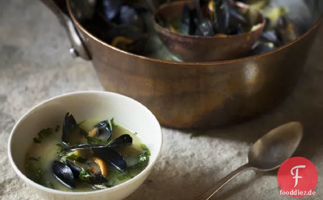 John Besh's Muschel & Schweizer Mangoldsuppe Rezept