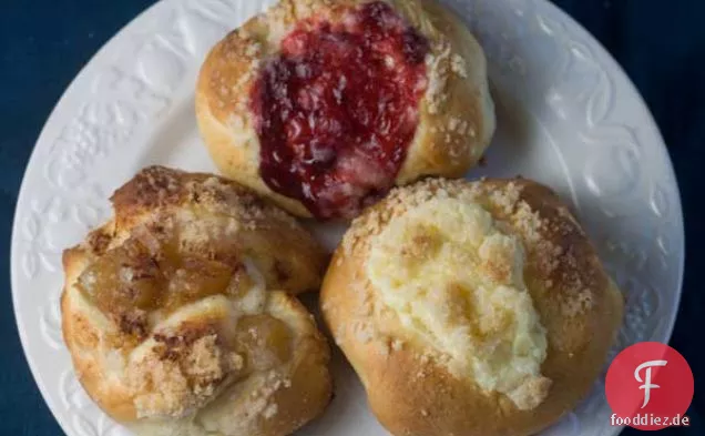 Frischkäse gefüllte Pfirsiche