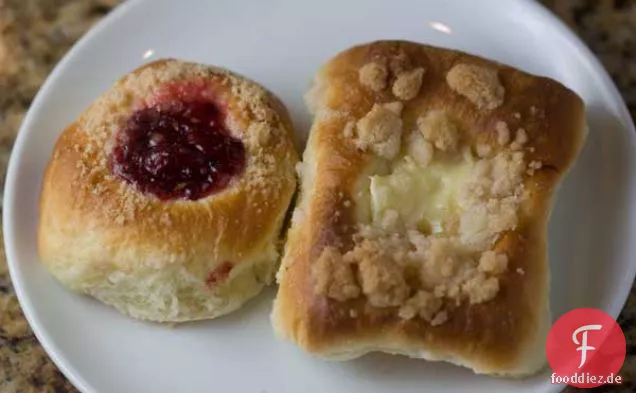 Pfirsiche mit Sauerrahmteig