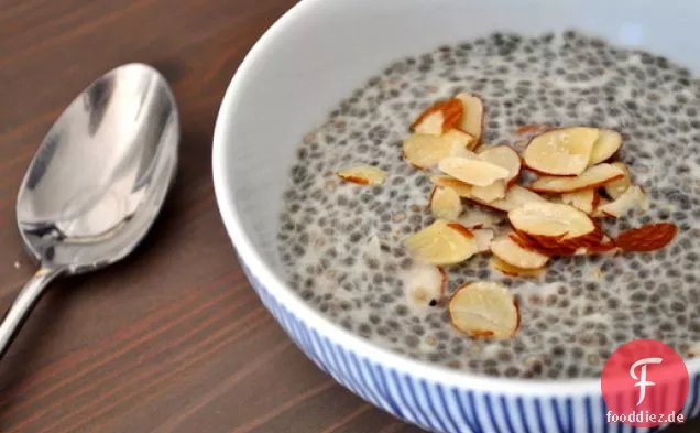 Kokos-Mandel-Chia-Samen-Pudding