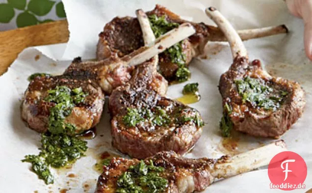 Lammkoteletts mit Rosmarin und schwarzem Pfeffer