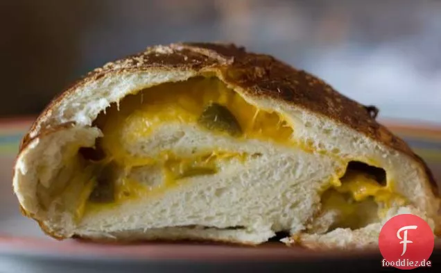 Jalapeno Cheddar Brezel Brot