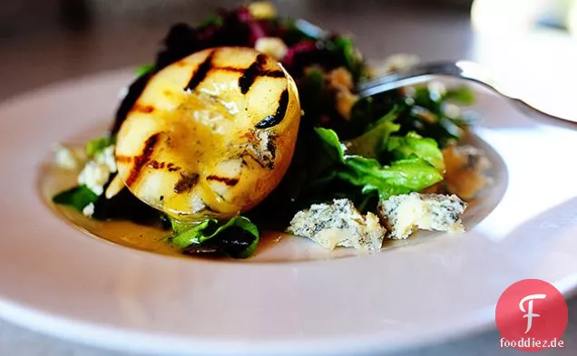 Gegrillter Nektarinensalat