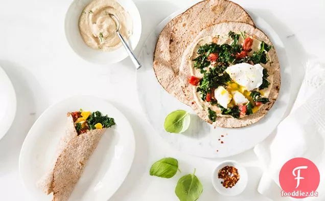 Ei, Grünkohl und Tomaten Frühstück Wraps mit Hummus