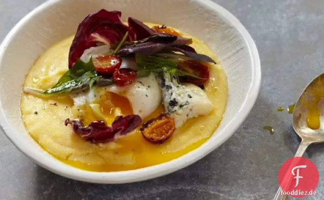 Polenta Mit Wintersalat, pochiertem Ei und Blauschimmelkäse von 'Fest
