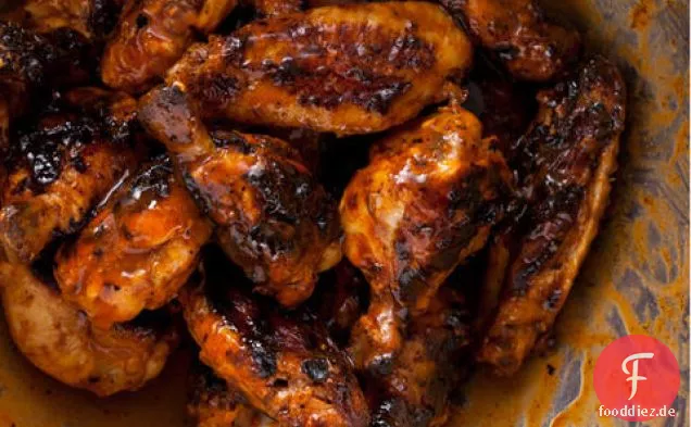 Leicht gegrillte Büffelflügel