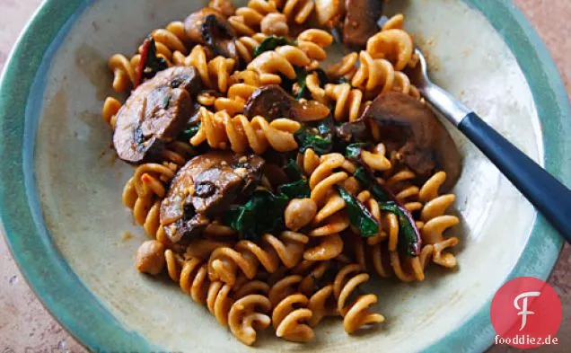 Pasta mit Mangold und Kichererbsen