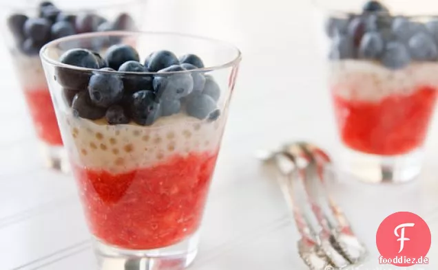 Erdbeere-Heidelbeere Tapioka Parfaits