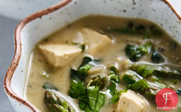 Thailändisches grünes Curry mit Gemüse und Tofu
