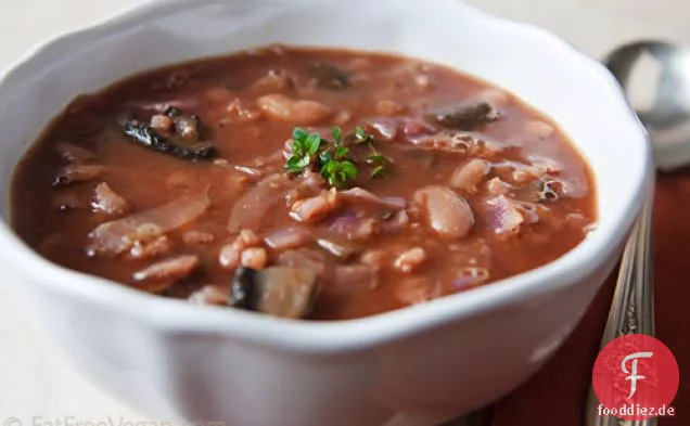 Pilz-Gerstensuppe mit Cannellinibohnen und Kohl