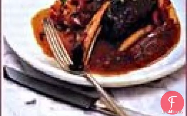 Geschmorte Lammschenkel mit Paprika und Knoblauch
