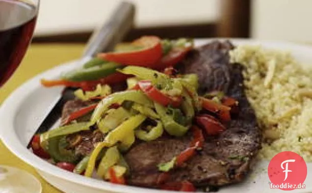 Lammsteaks mit vier Paprika und nussigem Couscous
