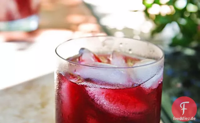 Hibiskus-Blaubeerkühler