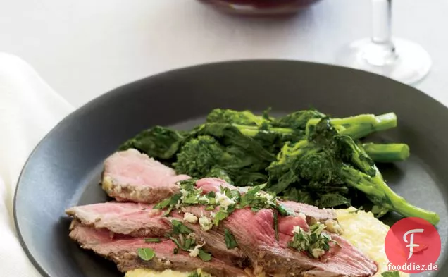 Zitronen-Fenchel-gebratenes Lamm mit Polenta