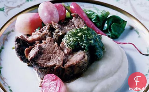 Langsam Geröstete Lammschulter mit Mandel-Minze-Pesto