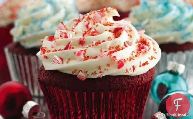 Red Velvet Cupcakes mit Frischkäsefüllung und Zuckerguss