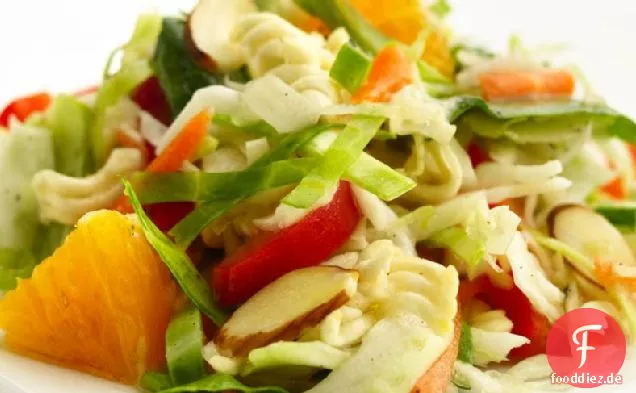 Dünner knuspriger asiatischer Salat