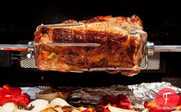 Kubanische Rotisserie-Schweinelende mit Paprika und Zwiebeln