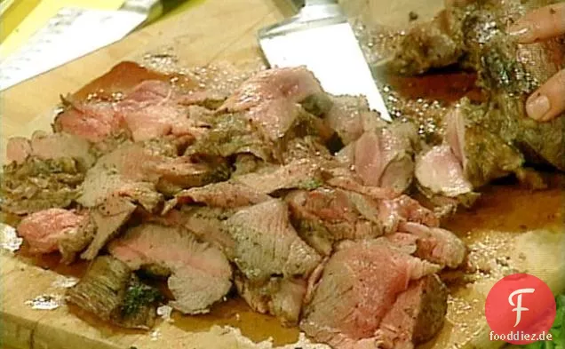 Gegrillte Lammkeule ohne Knochen